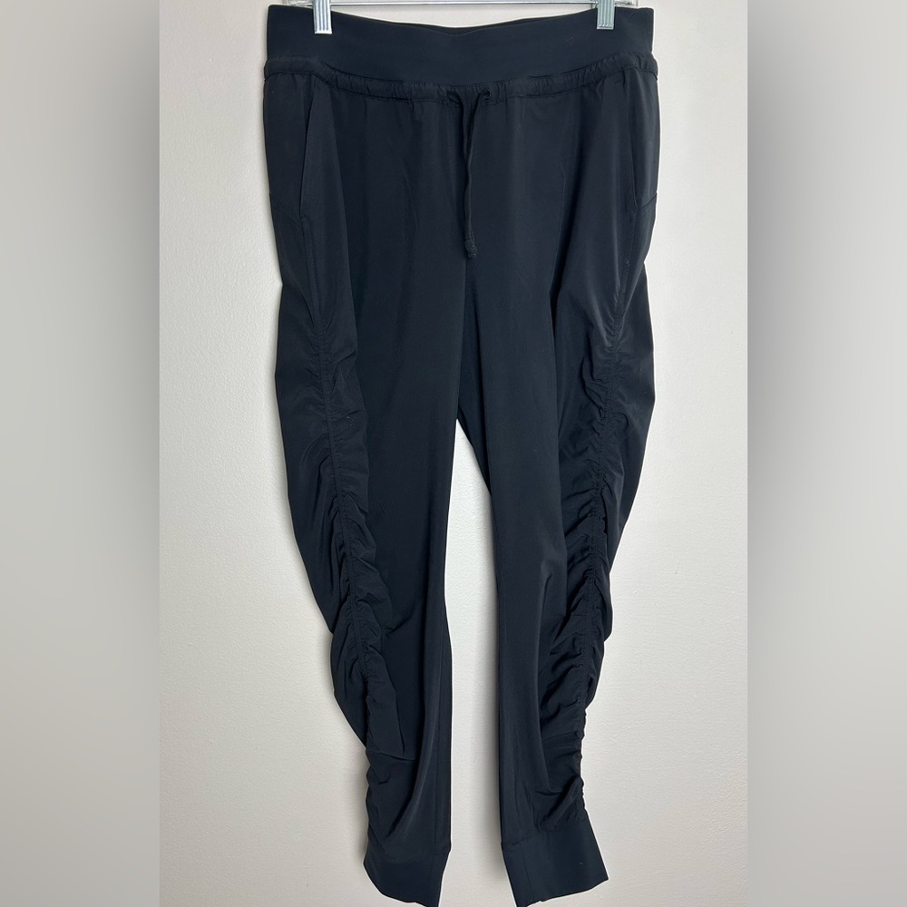 Athleta Women’s Attitude Jogger Black 8 Ruched Dance Travel Athleisure Pilates